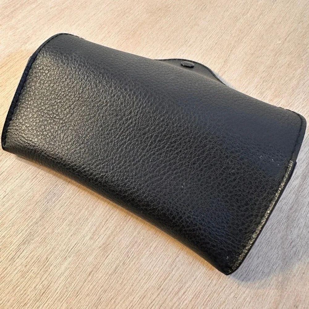 Ray-Ban Sunglasses Case Unisex OS Black Pebbled Snap Closure Case -148